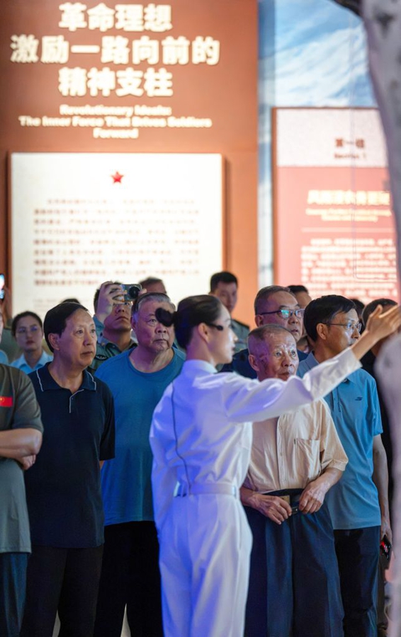 La Cina organizza una mostra per celebrare il 90° anniversario della vittoria della Lunga Marcia