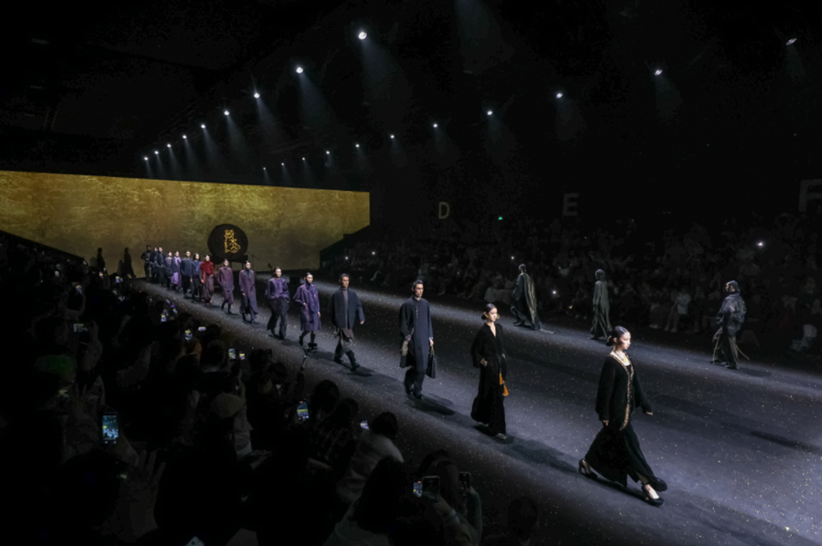 La Shanghai Fashion Week Primavera/Estate 2027 prenderà il via l'8 ottobre all'insegna del tema "Renewed Radiance". (Foto fornita a China Daily)