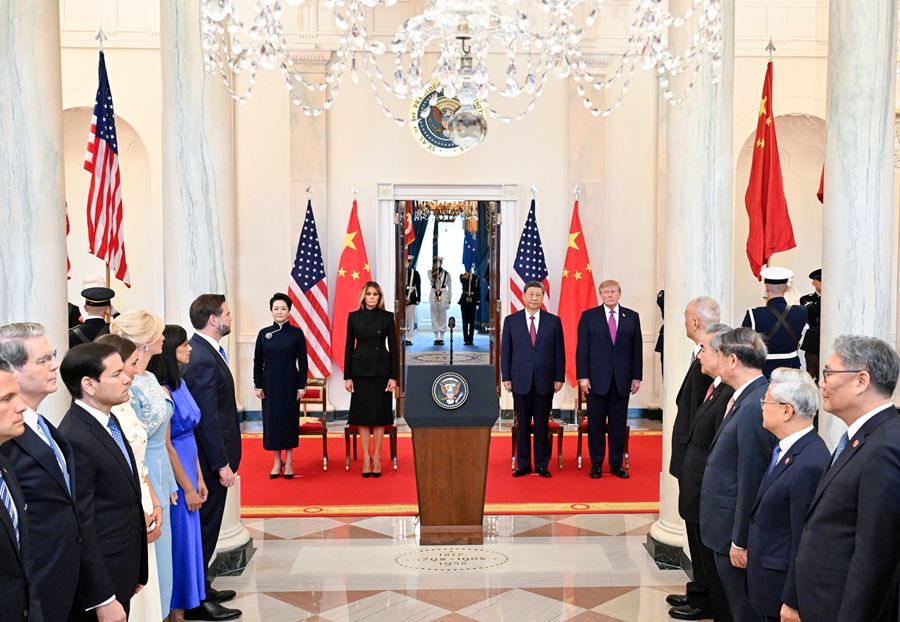 Xi Jinping partecipa alla cerimonia di benvenuto organizzata dal Presidente statunitense Trump alla Casa Bianca