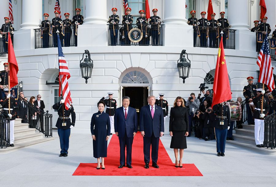 Xi Jinping partecipa alla cerimonia di benvenuto organizzata dal Presidente statunitense Trump alla Casa Bianca