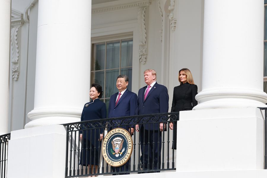 Xi Jinping partecipa alla cerimonia di benvenuto organizzata dal Presidente statunitense Trump alla Casa Bianca