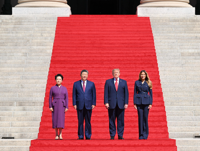 Xi Jinping e Peng Liyuan hanno incontrato per un tè Donald Trump e la consorte