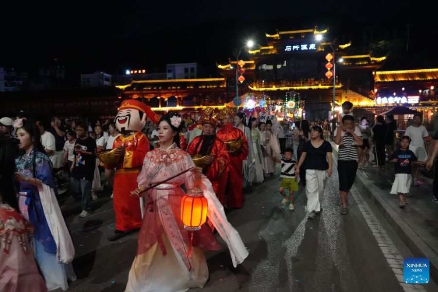 La Festa di Metà Autunno porta momenti di svago in tutta la Cina