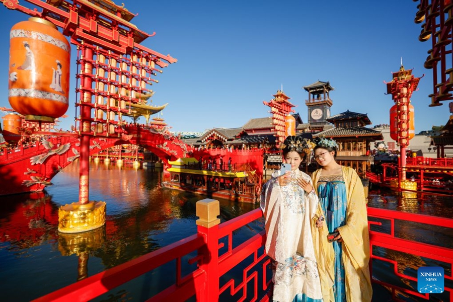 La Cina registra 826 milioni di viaggi turistici interni durante le vacanze della Festa Nazionale del 2026