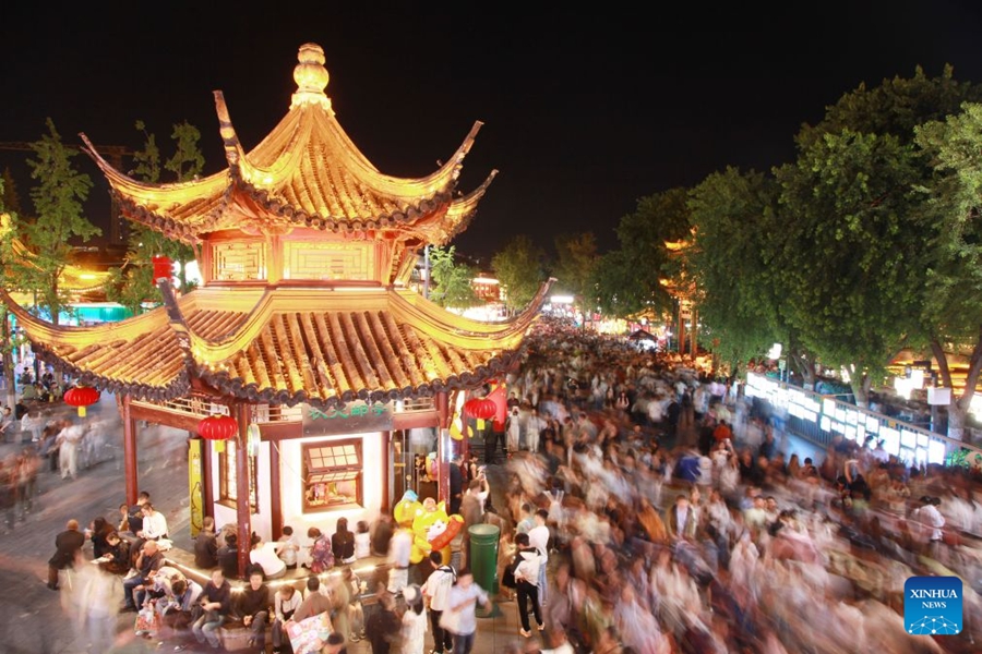 La Cina registra 826 milioni di viaggi turistici interni durante le vacanze della Festa Nazionale del 2026