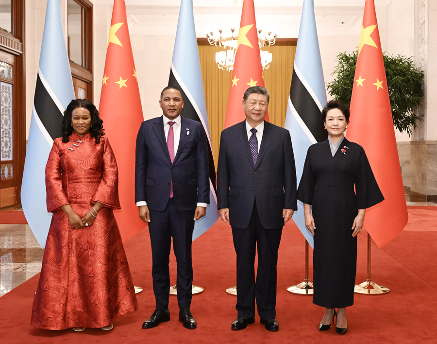 Colloquio tra Xi Jinping e il Presidente del Botswana Duma Boko