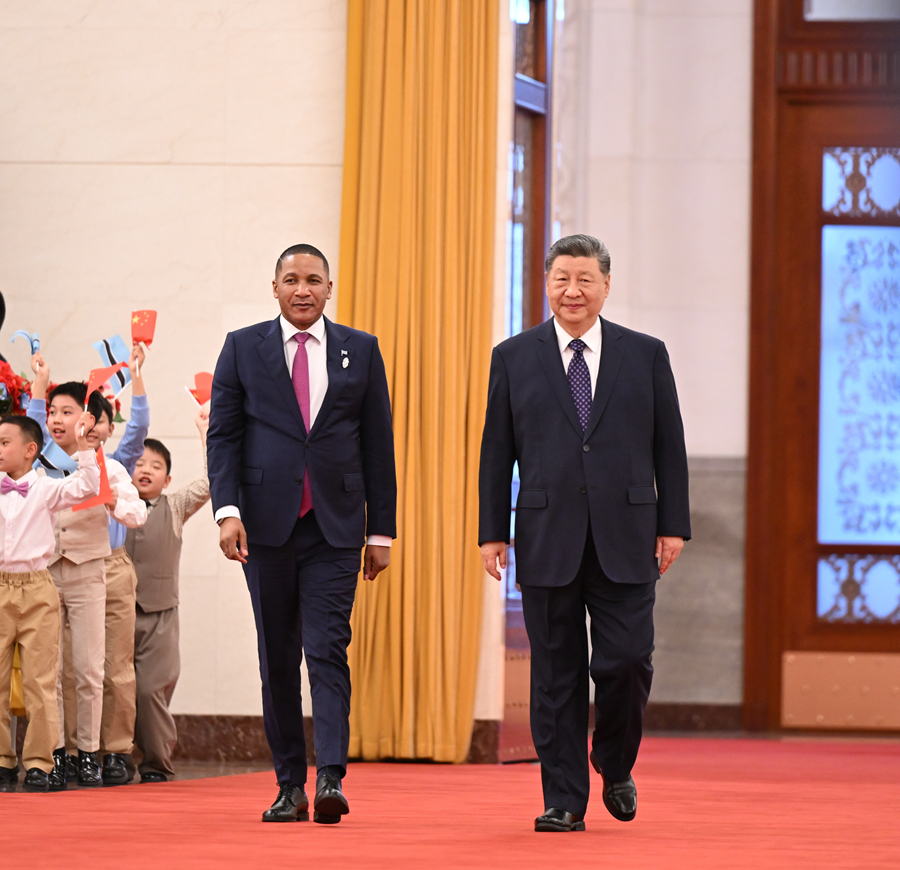 Colloquio tra Xi Jinping e il Presidente del Botswana Duma Boko