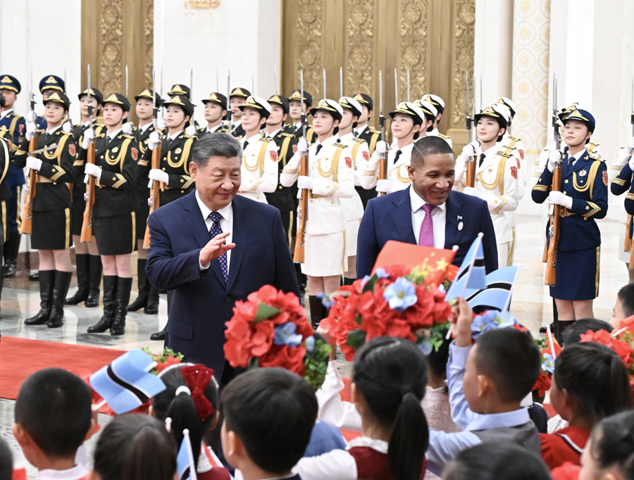 Colloquio tra Xi Jinping e il Presidente del Botswana Duma Boko