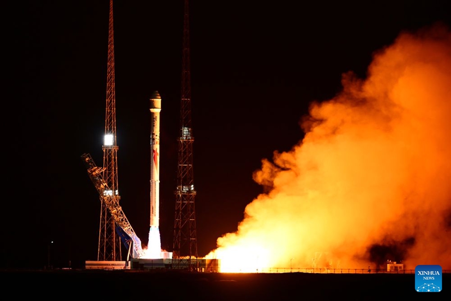 Il razzo cinese Zhuque-2E lancia 10 satelliti nello spazio