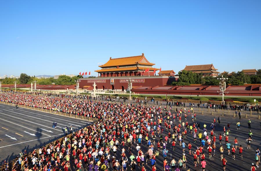 Il campione olimpico Tamirat Tola stabilisce un nuovo record alla Beijing Marathon 2026