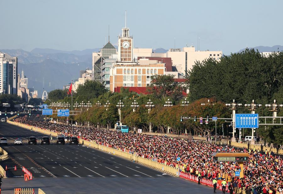 Il campione olimpico Tamirat Tola stabilisce un nuovo record alla Beijing Marathon 2026