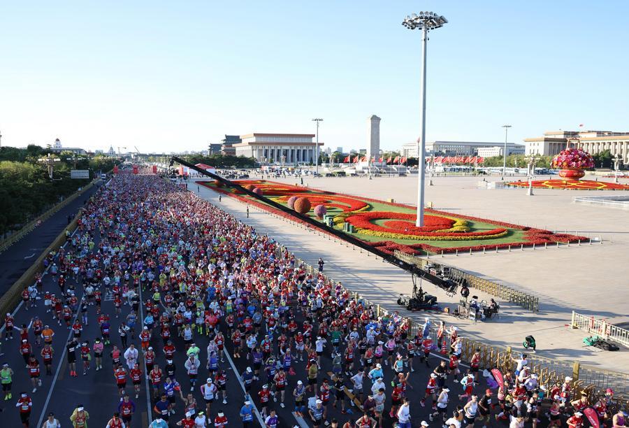 Il campione olimpico Tamirat Tola stabilisce un nuovo record alla Beijing Marathon 2026