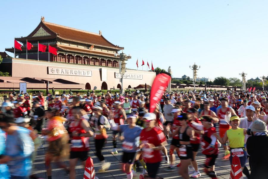 Il campione olimpico Tamirat Tola stabilisce un nuovo record alla Beijing Marathon 2026