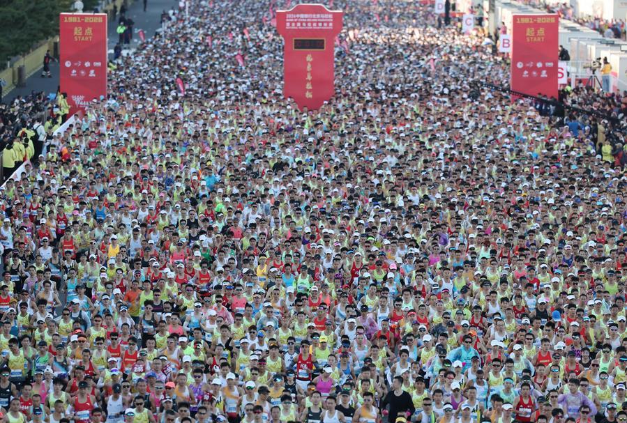Il campione olimpico Tamirat Tola stabilisce un nuovo record alla Beijing Marathon 2026
