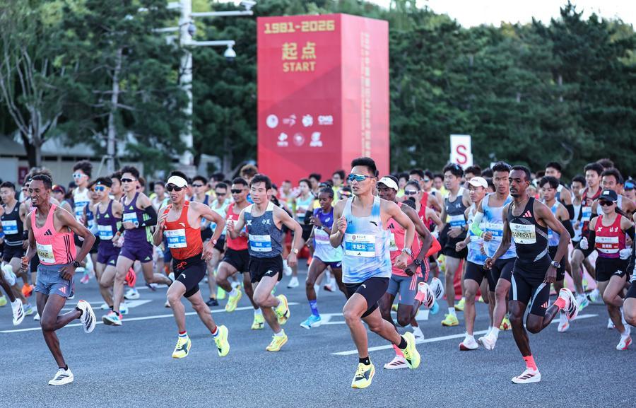 Il campione olimpico Tamirat Tola stabilisce un nuovo record alla Beijing Marathon 2026