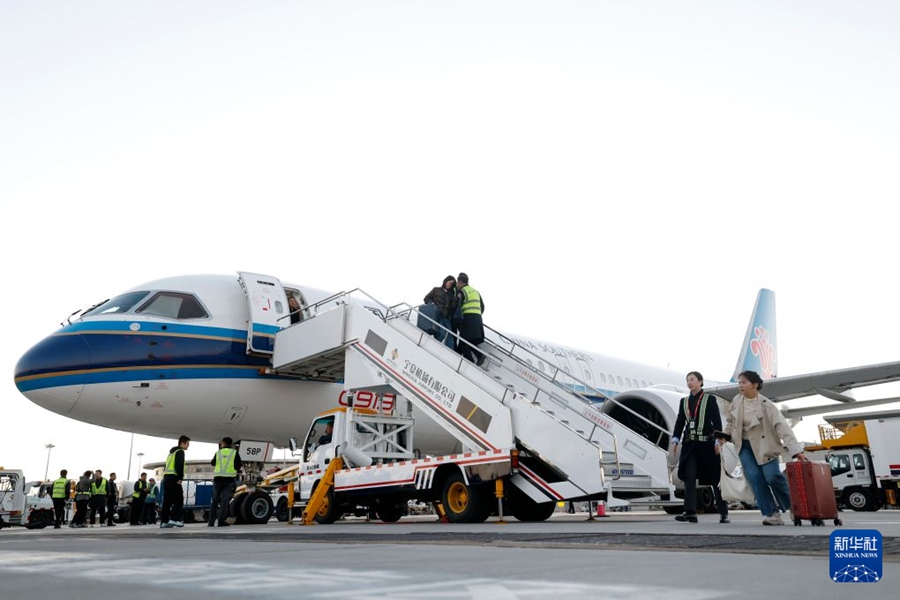 Il C919 rafforza i collegamenti aerei tra le regioni centrali e occidentali della Cina