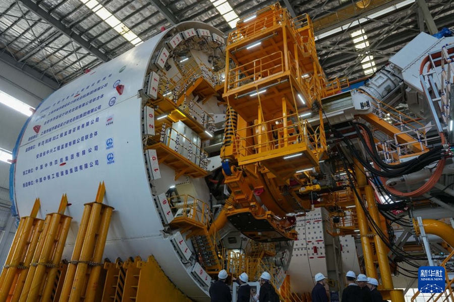 Hangzhou, uscita dalla linea di produzione una fresa meccanica per lo scavo di gallerie con un diametro di scavo di 16,68 metri