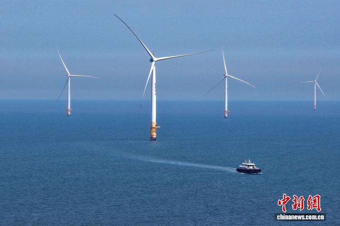La capacità eolica e solare installata in Cina raggiunge i 2.010 GW