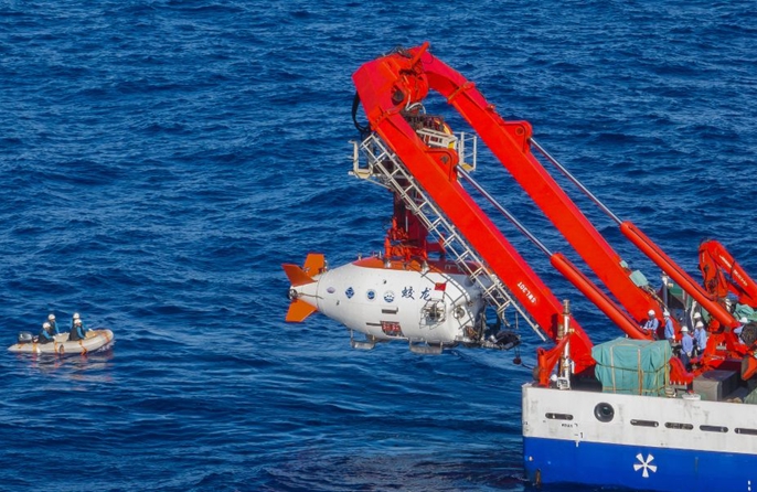 Il sommergibile con equipaggio Jiaolong completa con successo le prove in mare a 7.000 metri
