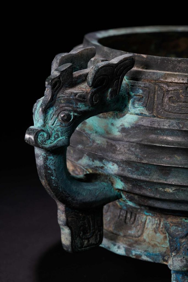 Parte dell'antico vaso rituale in bronzo "Feng Xingshu Gui". (National Cultural Heritage Administration/via Xinhua)