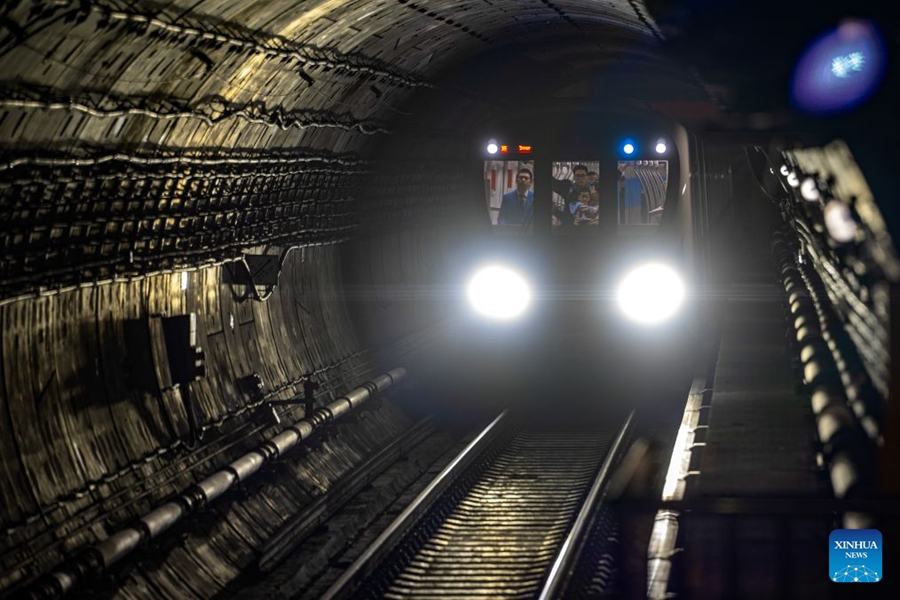 Entra in piena operatività a Wuhan la linea metropolitana circolare più lunga della Cina